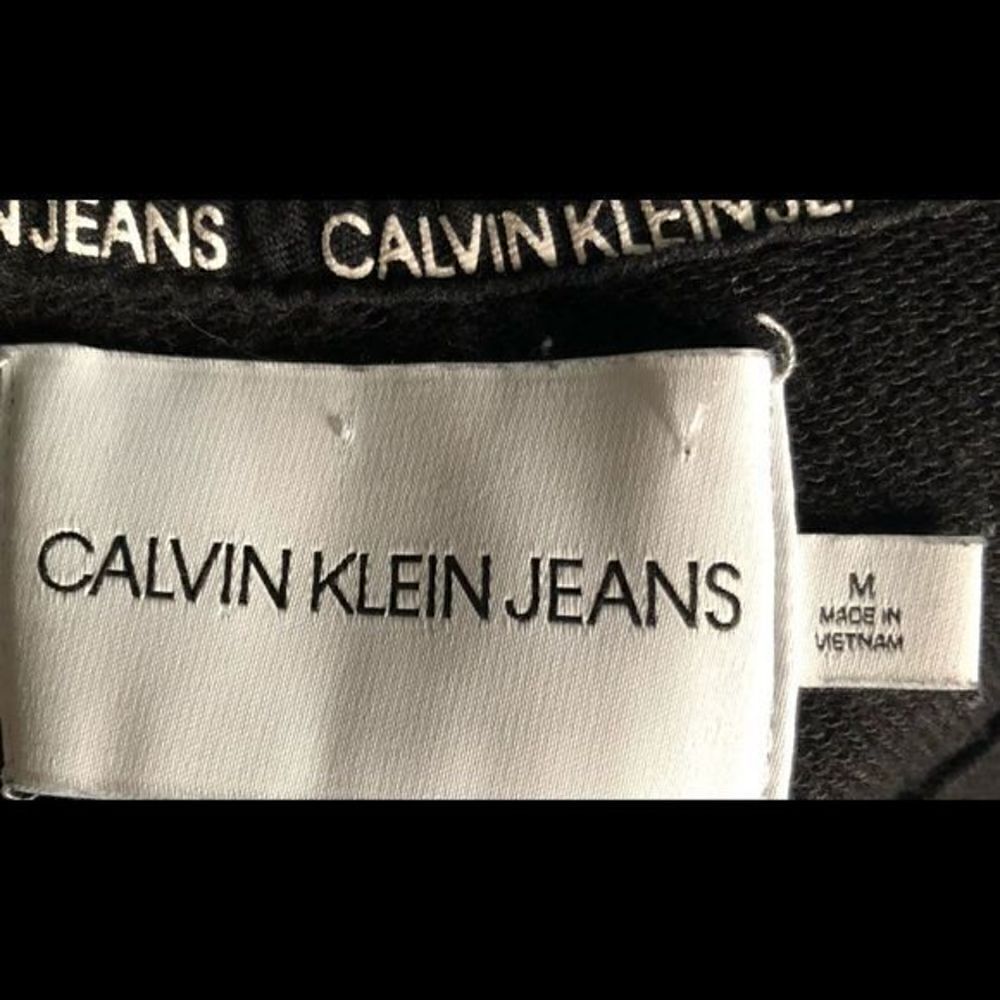 Calvin Klein Monogram Logo Pullover Crop Sweatshirt - Picture 8 of 8